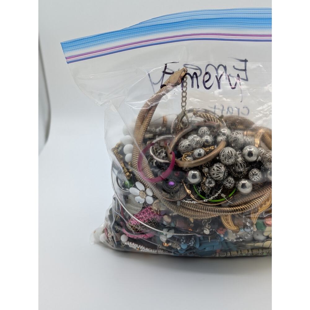 ‘Emery’ Repurpose/Craft/Possible Wearable Over 4 Pounds Mystery Jewelry Bag - Picture 5 of 8